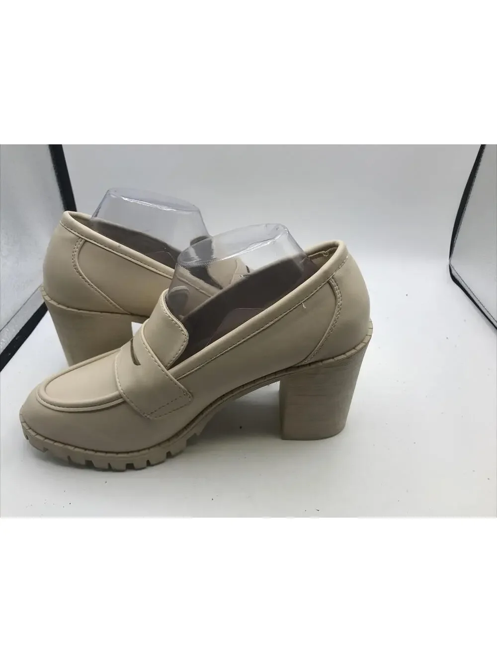 Forever Penny Loafers Women Size 10 Beige Rounded Toe Slip On Chunky Heel